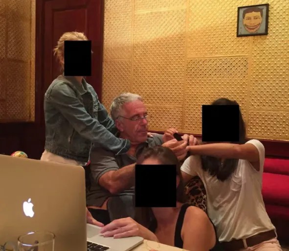Epstein'in Paris'teki Dairesinin Görüntüleri Ortaya Çıktı! Genç Kızların Çıplak Fotoğrafları Mide Bulandırdı